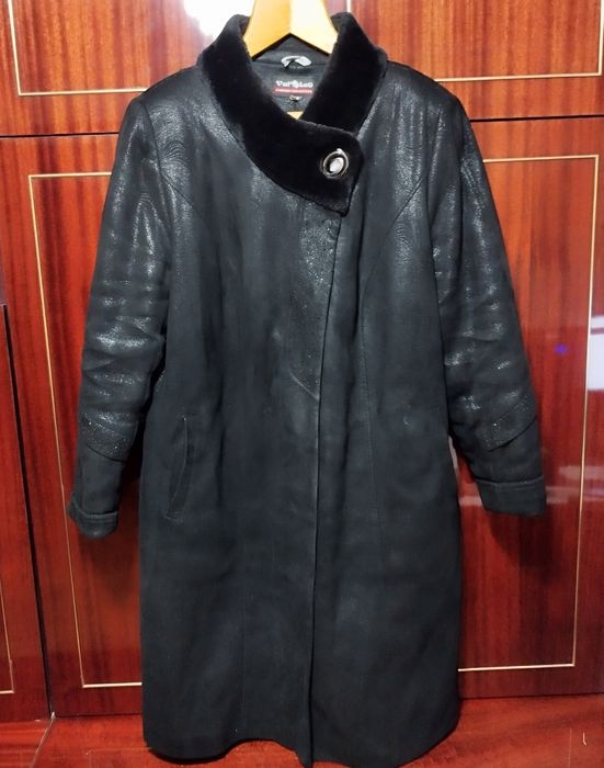 Зимове жіноче пальто 60р.