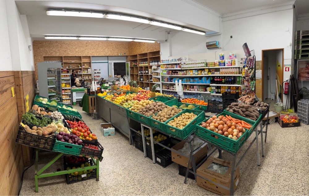 Frutaria e Mercearia . Corroios ( Seixal)