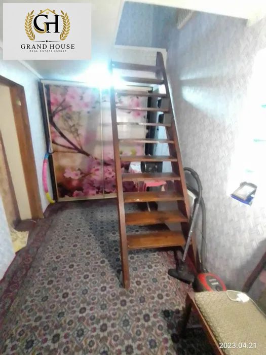 Продам частину двоповерхового будинку. Бережинка.
