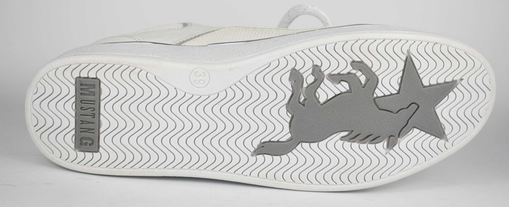 Nowe sneakersy Mustang roz. 39