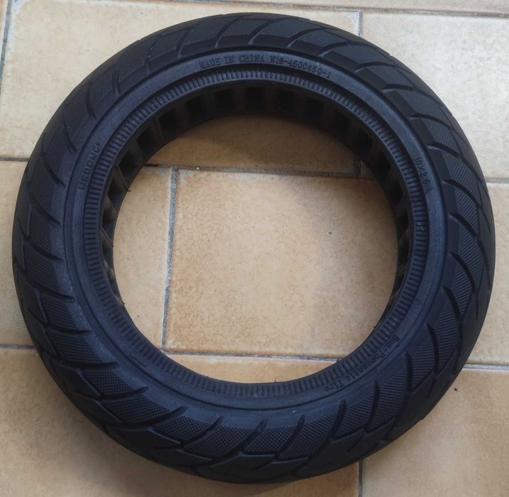 Pneu trotinete sólido anti furo ( antifuro ) - 10x2.5 - 2 disponíveis