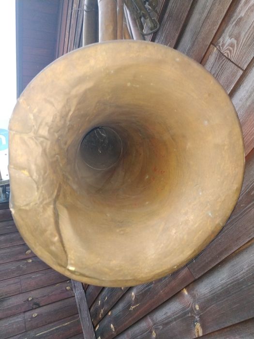 Duży retro mosiężny róg waltornia dekoracja rekwizyt do sesji zdjęciow