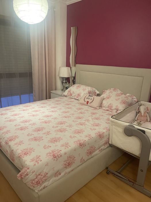 Cama de Casal Veludo Bege com estrado- Nova