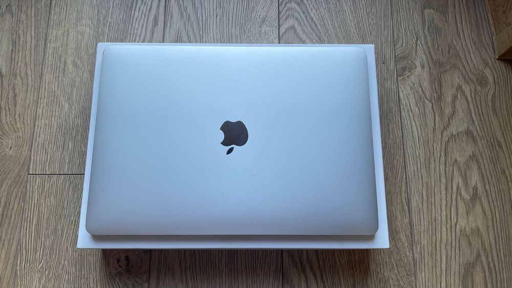 MacBook Pro 2016 13-inch TouchBar i5 8gb 256gb (gratis nowy case)