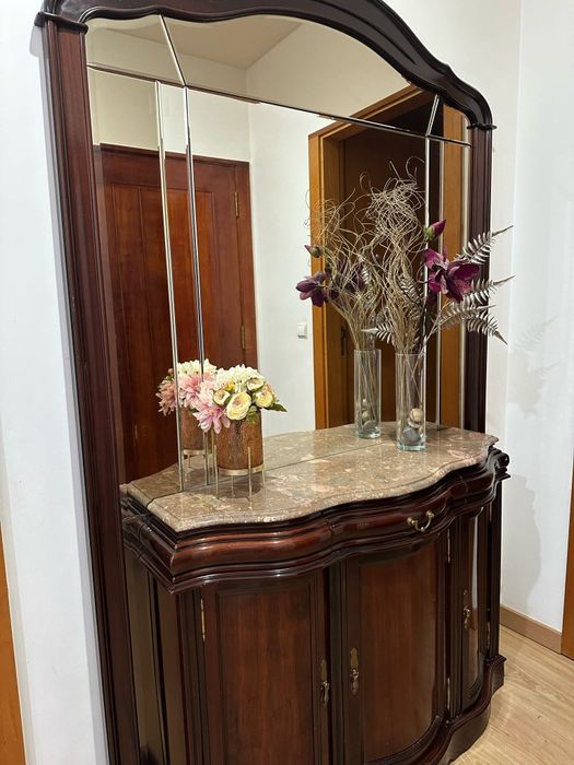 Aparador com espelho