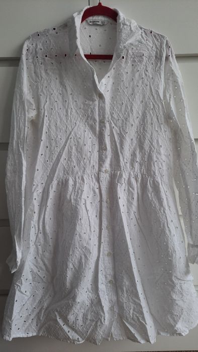 Sukienka koronkowa stradivarius