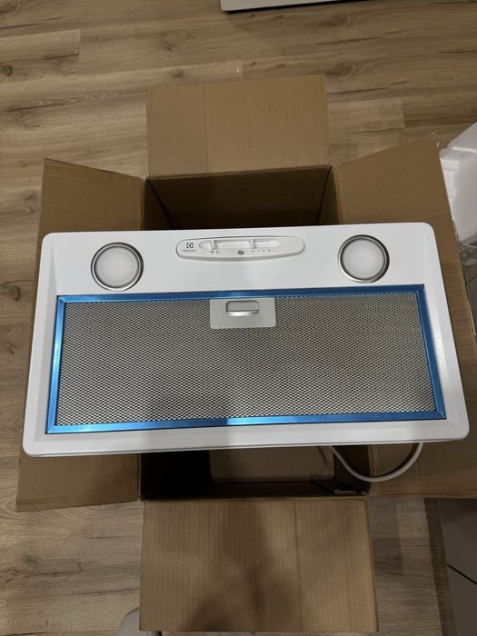 Витяжка кухонна Electrolux LFG525W