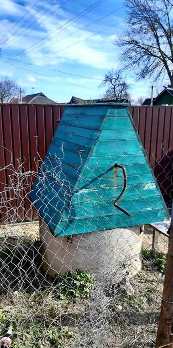 Продам 23 сот. с.Забір´я 2-га лінія від озера, всі комунікації ,  хата