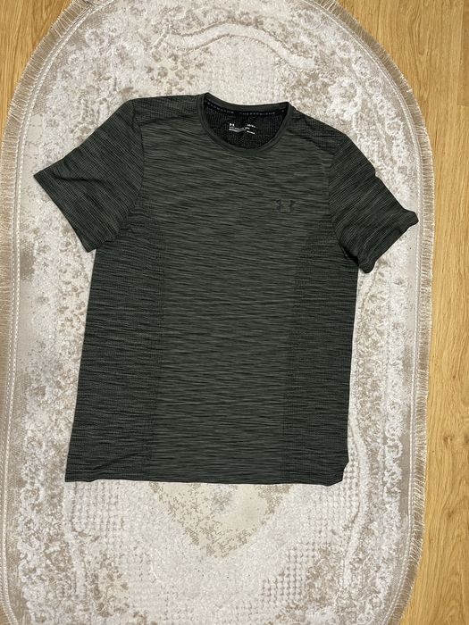 Футболка under armour
