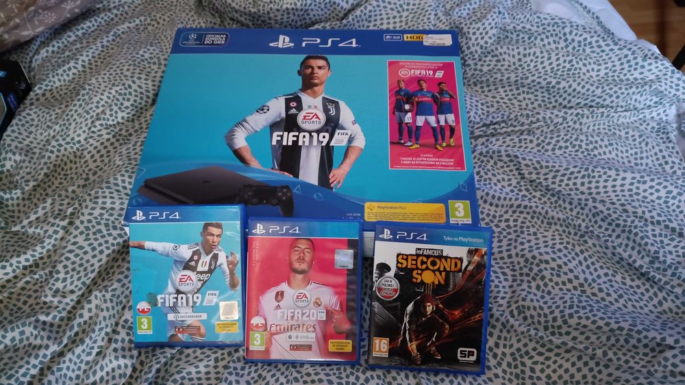 Sprzedam PlayStation 4 Slim 1TB, stan idealny
