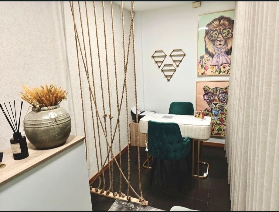 Mesa de manicure e pedicure