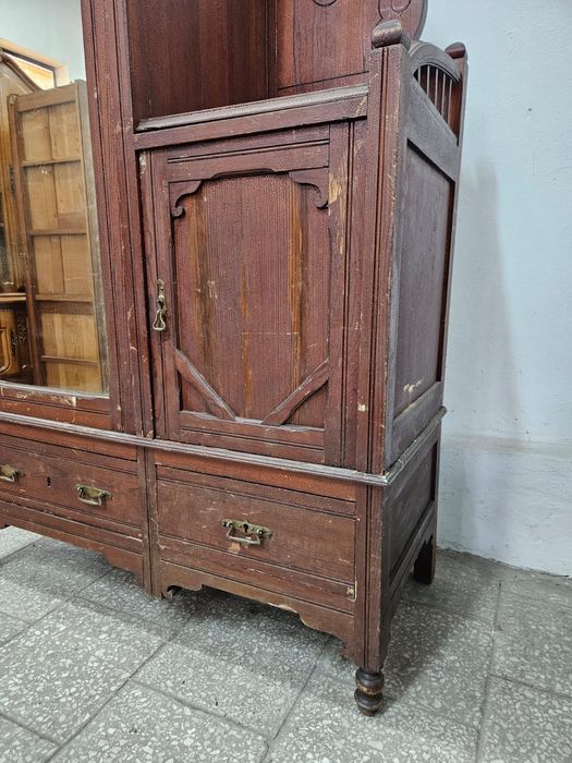 Stara stylowa szafa do przedpokoju holu