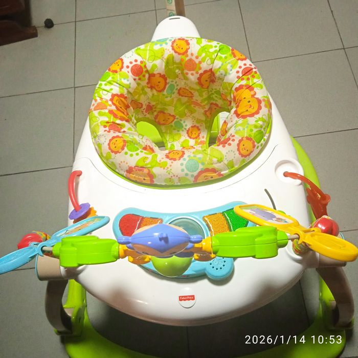 Pula pula e cadeira de refeição criança