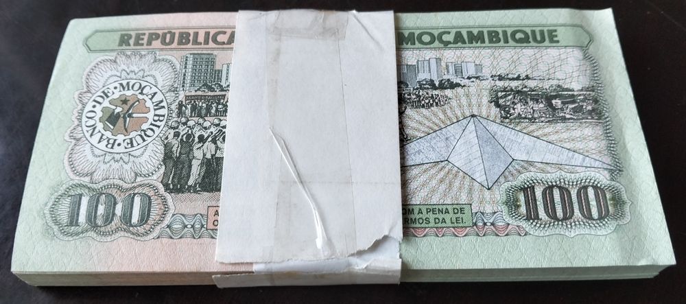 Maço Completo 100 Notas 100 Meticais 1980 Moçambique Novas UNCs