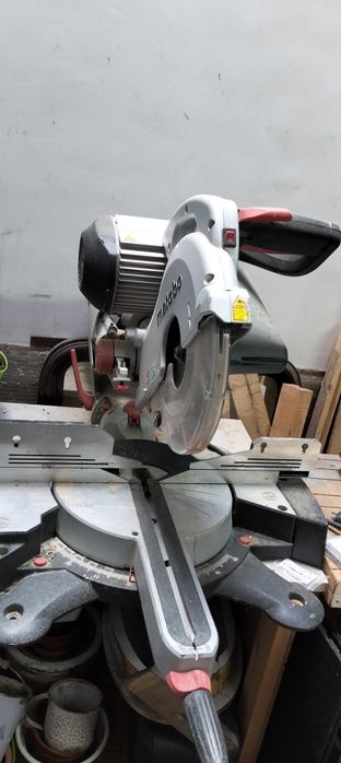 Serra esquadria metabo KGS 254 i plus