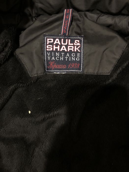 Куртка тепла з капюшоном гарноі якості