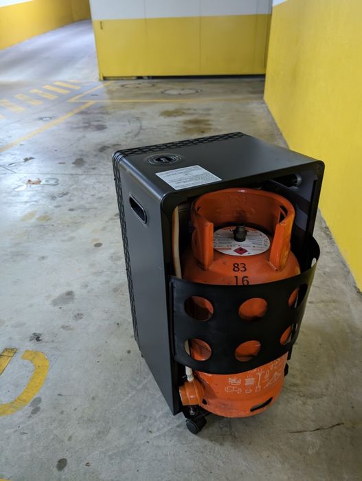 Aquecedor a gás chama azul Galp cor preto