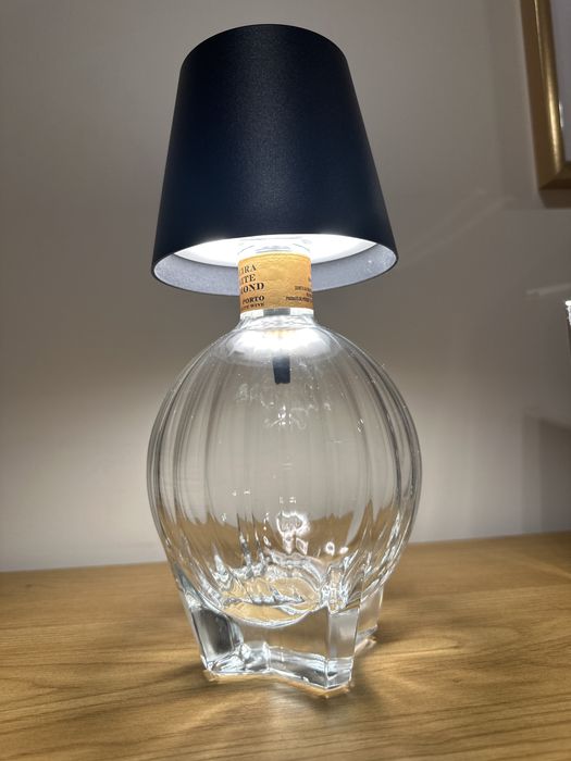 Candeeiro de belissima garrafa de vinho do Porto