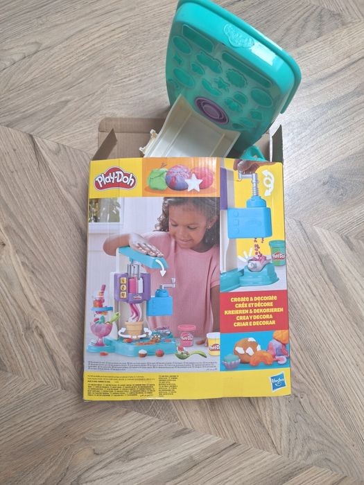 Play-doh, Ciastolina Lodziarnia Tęczowe Zakręcone Lody