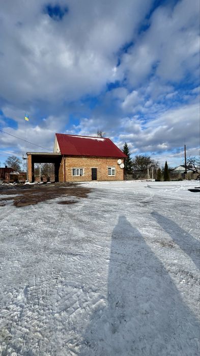 Продаж комерційного об’єкта з житловим будинком у м. Острог