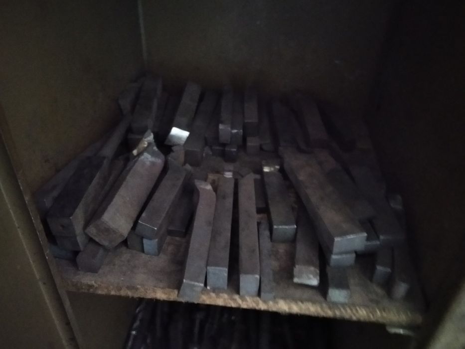 Sprzedam noze tokarskie, frezy, tanio