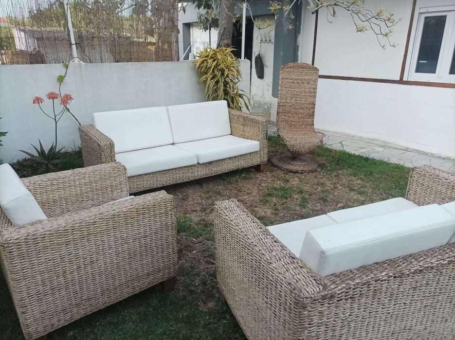 Conjunto de mobiliário de jardim em rattan