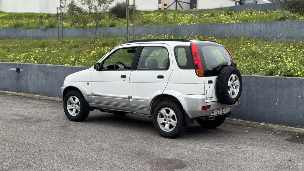 Daihatsu terios 1.3 4WD com avaria