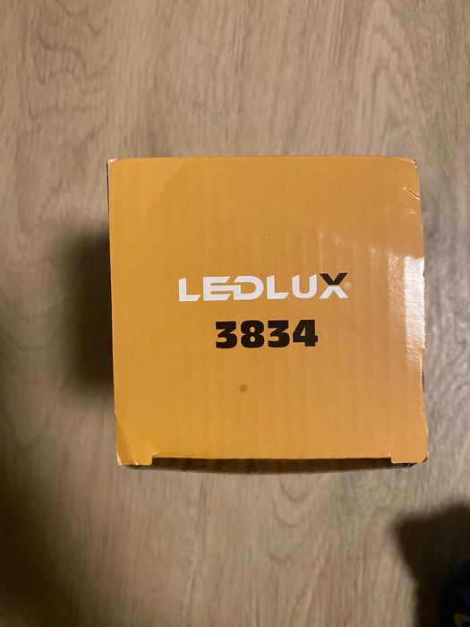 Oświetlenie szynowe: 4x reflektor plus szyna 2 m