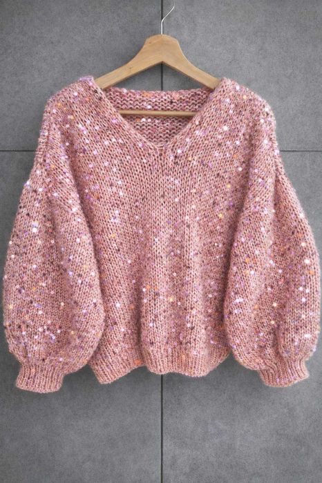 Ręcznie robiony sweter moherowy z cekinami