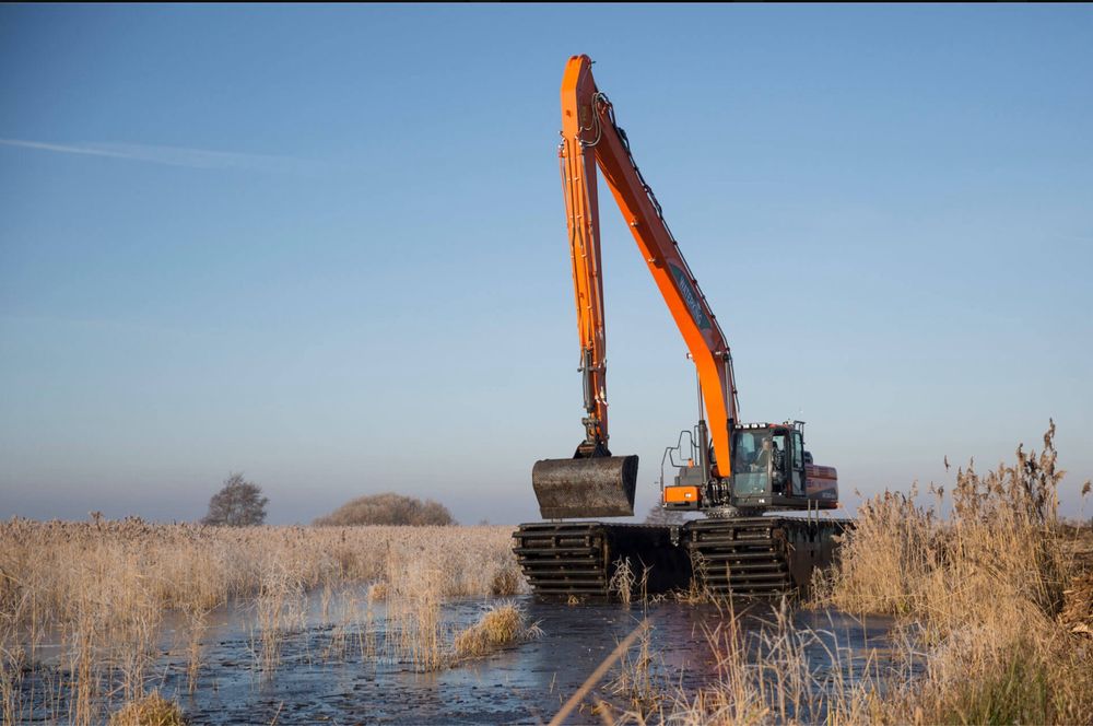 Очистка водоемов.Плавающий экскаватор. Длиннорукий экскаватор Драглайн