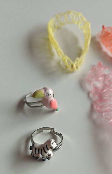 Conjunto colares, pulseiras e anéis criança