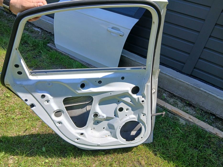 Audi a4 b8 lift drzwi lewe  sedan ly9c