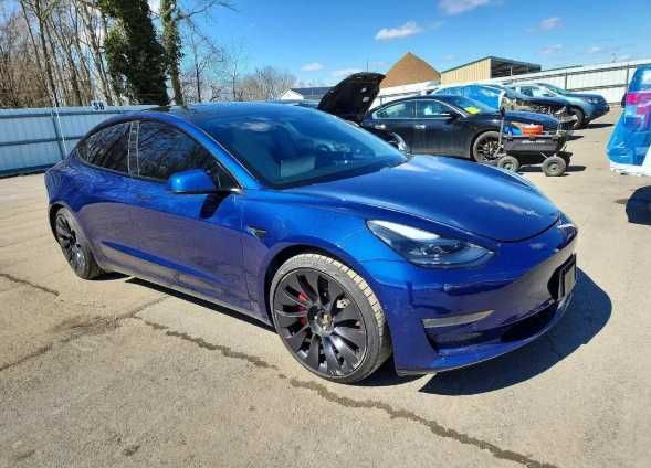 Бампер Tesla Model 3 Розборка Тесла Модель 3 Запчастини до Tesla Model 3