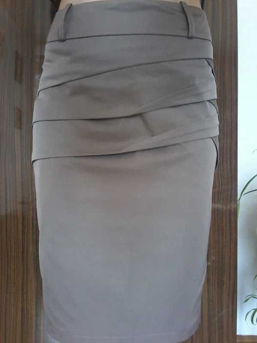 spódnica ołówkowa beżowa satynowa 36