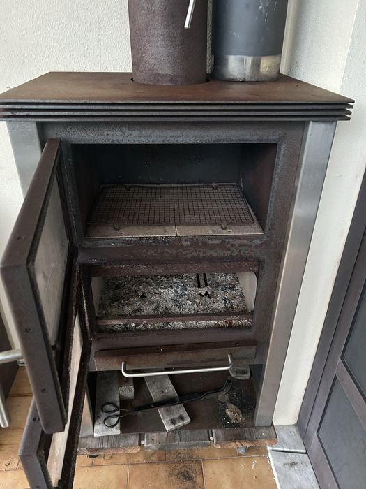 Salamandra a lenha com forno