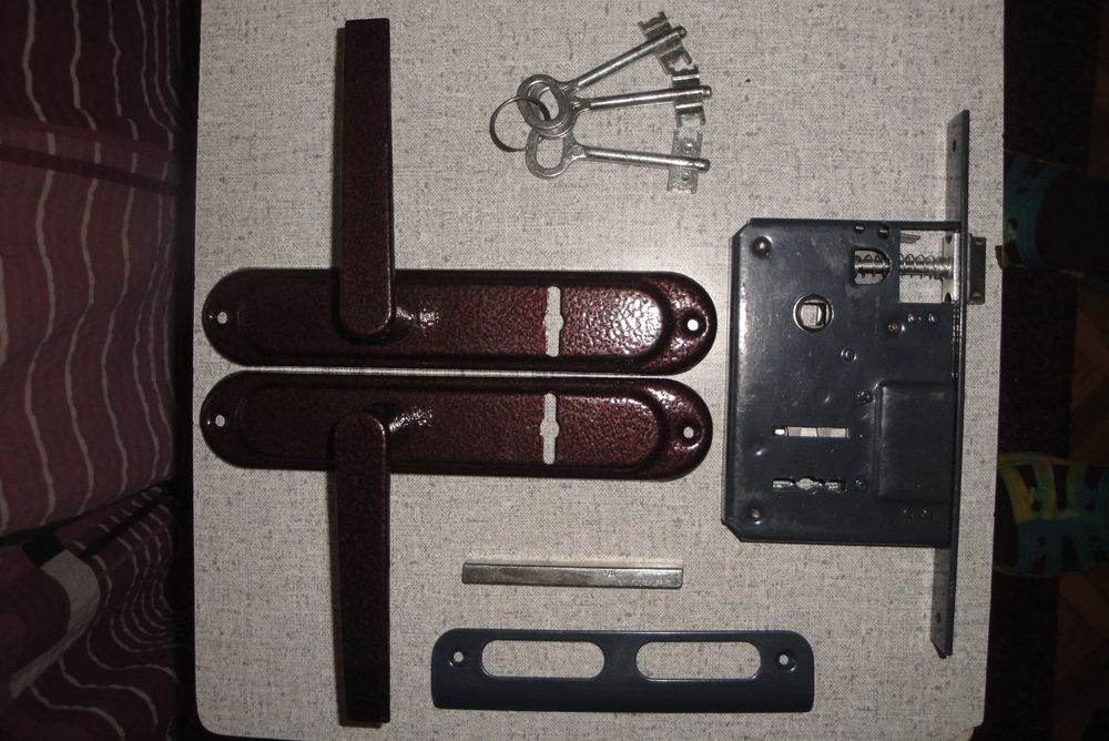 Замок врезной новый