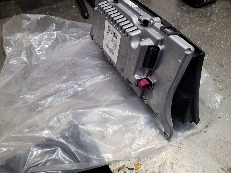 Монитор на Bmw e70