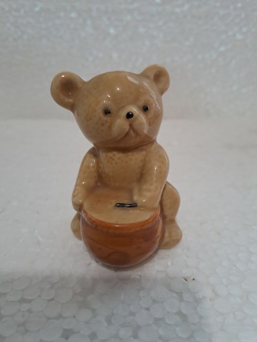 Фарфоровая статуэтка " Медвежонок"