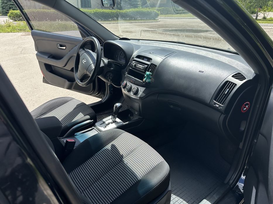 Hyundai Elantra 2010 1.6 АКПП