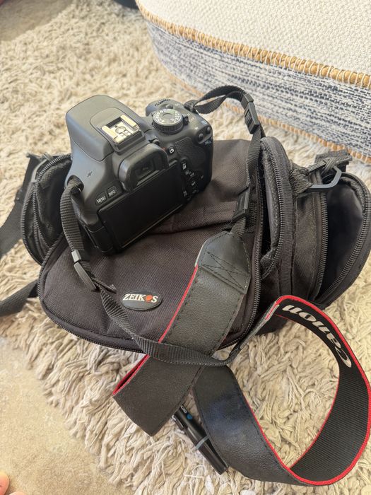 Canon EOS Rebel T3i (corpo) + Bolsa