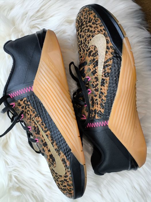 Nike Metcon 6 Black gold buty panterka róż czerń 42