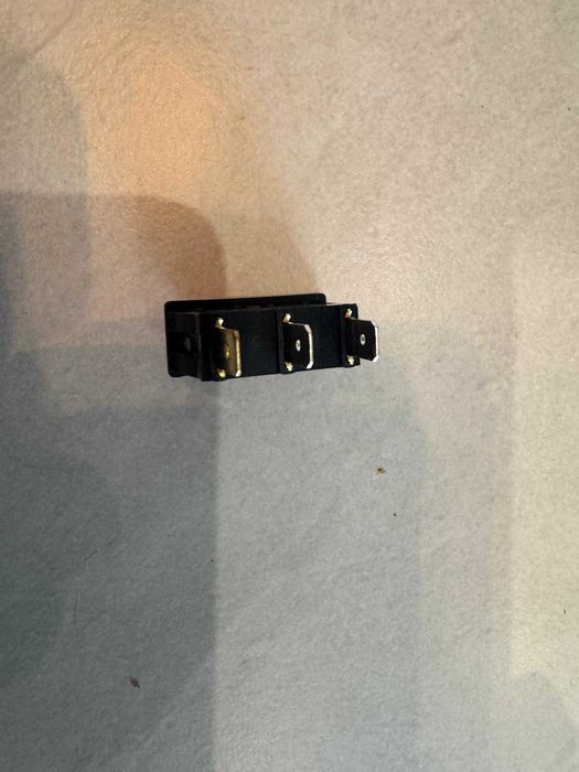 Interruptor 2 posições 3 pinos 250V, 15A, equipamento elétrico