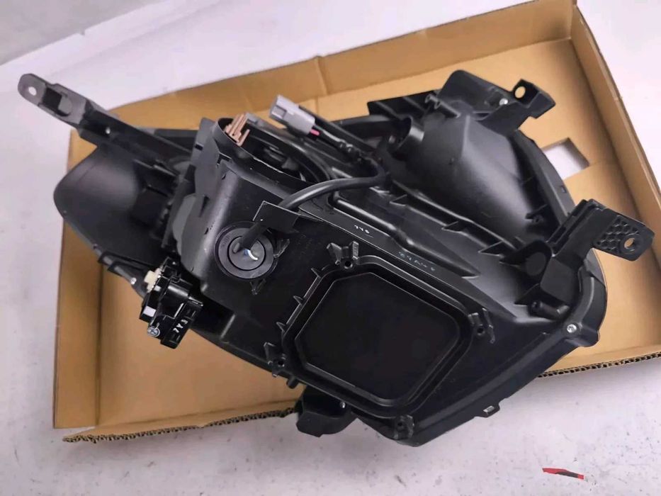 Toyota IQ - Farol esquerdo original Toyota - NOVO -