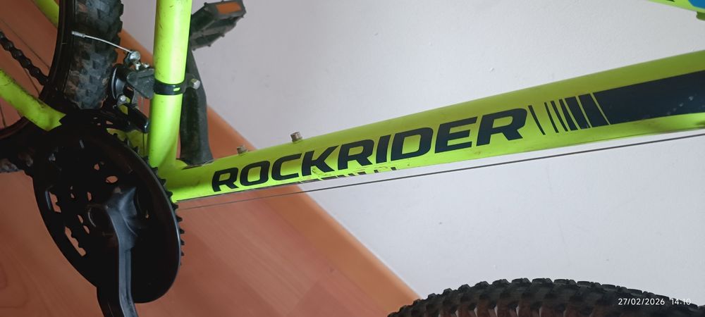 Bicicleta com pouco uso.