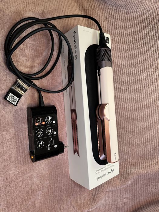 Оригінал Dyson Airstrait HT01 Ceramic Pink/Rose Gold, стан 10/10
