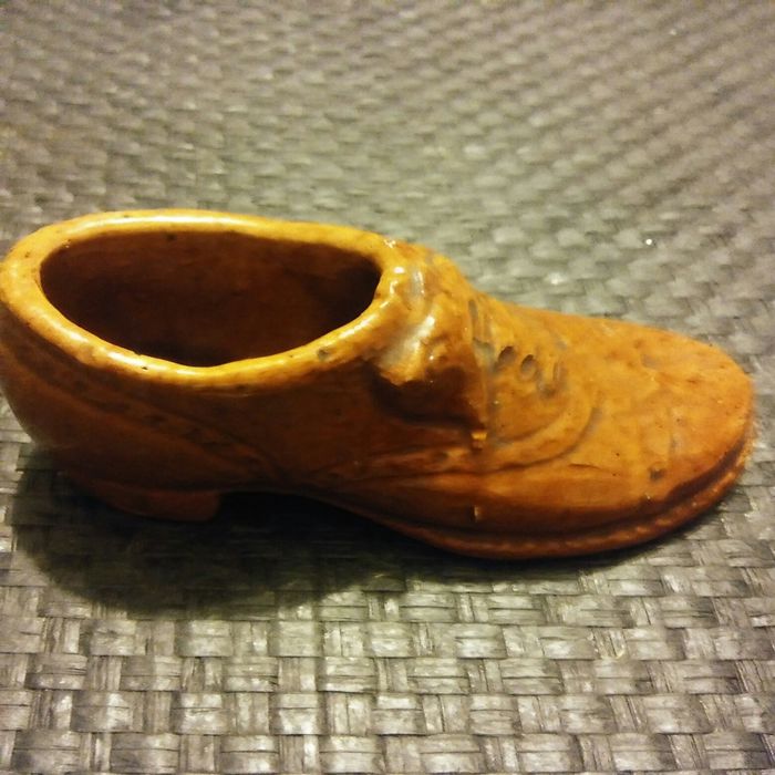 Ceramiczny bucik PRL