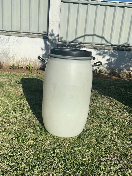 Selling a 70L barrel