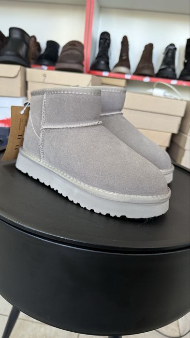 Угги з натуральноі замші з натуральним хутром всередині