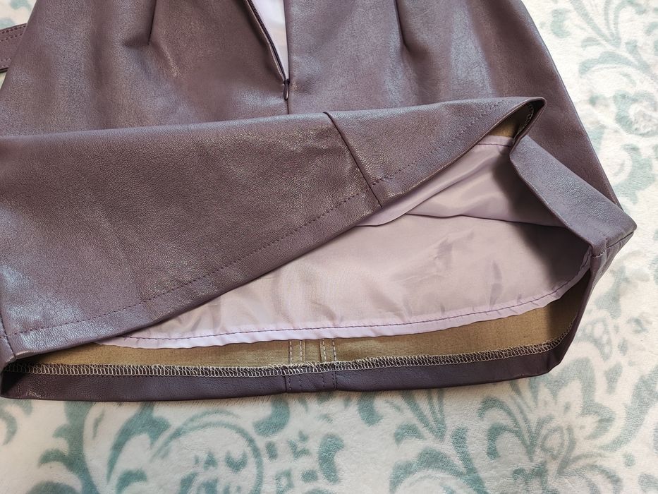 Жіноча спідниця з екошкіри