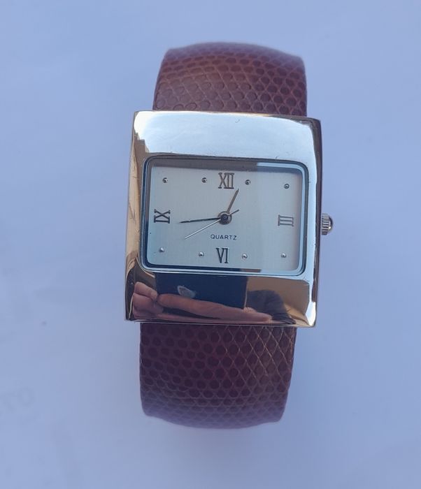 Relogios diversos e braceletes